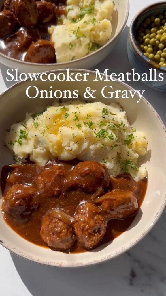 slowcooker beef meatballs and gravy